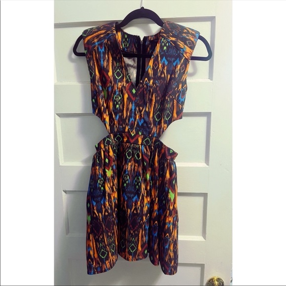 🧡NWOT Cut- Out Printed Dress (s) 🖤 - Picture 3 of 4